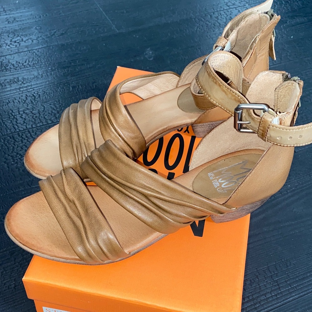 Miz Mooz Wheat Brown Leather Ankle Strap Buckle Sandals 39 US Women's 8.5 -9 New